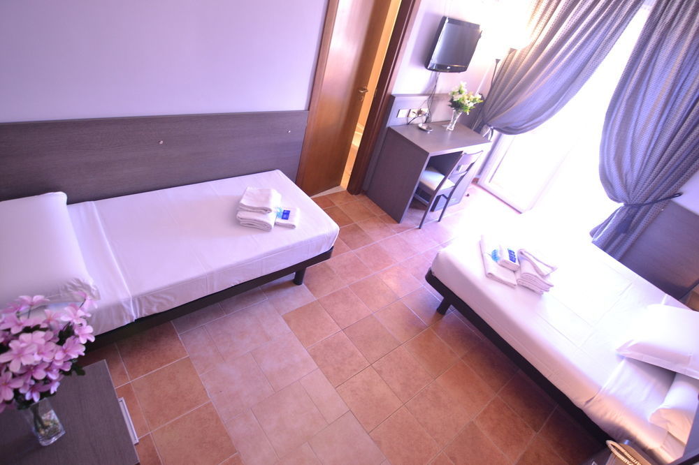 Hotel Mirti Рим Экстерьер фото